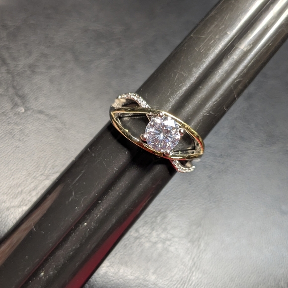 Ladies Unique Two-Tone Split Band CZ Solitaire (9.25) - Picture 6 of 15